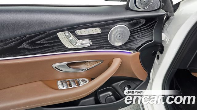 Mercedes-Benz E-Class E300 4MATIC Avnatgarde