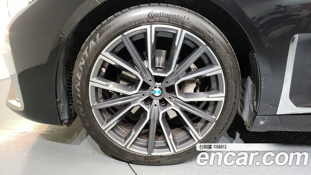 BMW 7-Series 740Li xDrive M Sport Package