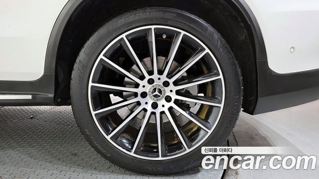Mercedes-Benz GLC-Class GLC300 4MATIC AMG Line Coupe