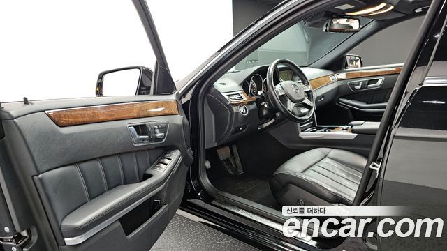 Mercedes-Benz E-Class E300 Elegance