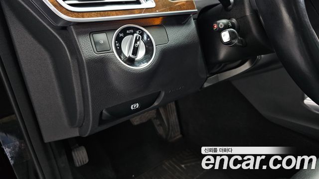 Mercedes-Benz E-Class E300 Elegance