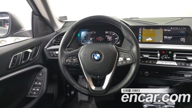 BMW 2-Series 220i Advantage