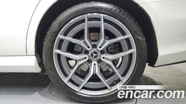 Mercedes-Benz E-Class E220d 4MATIC AMG Line