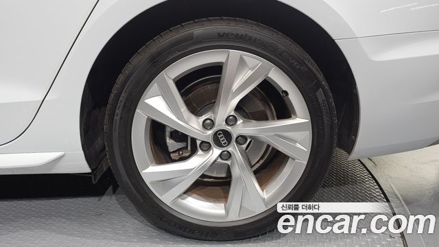 Audi A4 40 TFSI Premium