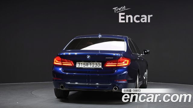 BMW 5-Series 520i Luxury