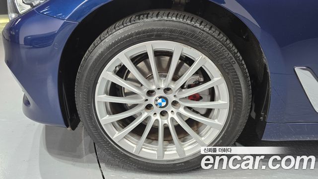 BMW 5-Series 520i Luxury