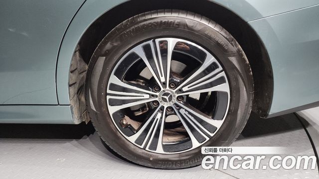Mercedes-Benz E-Class E200 Avantgarde