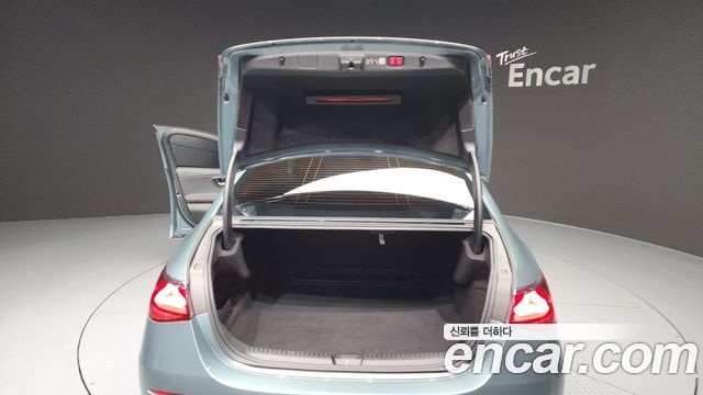 Mercedes-Benz E-Class E200 Avantgarde