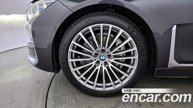 BMW 7-Series 740Li xDrive Design Pure Excellence