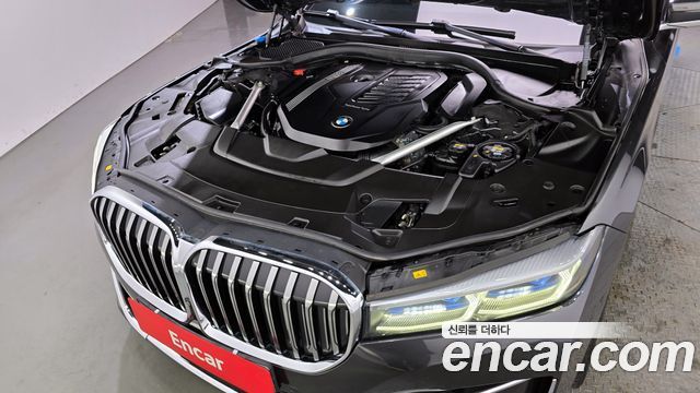 BMW 7-Series 740Li xDrive Design Pure Excellence
