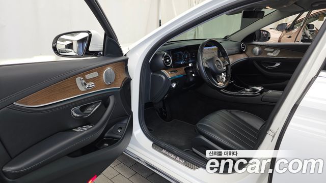 Mercedes-Benz E-Class E300 Exclusive