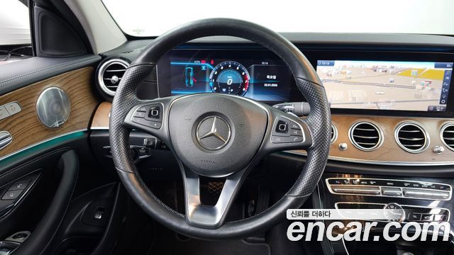 Mercedes-Benz E-Class E300 Exclusive