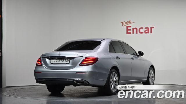 Mercedes-Benz E-Class E300 4MATIC Exclusive