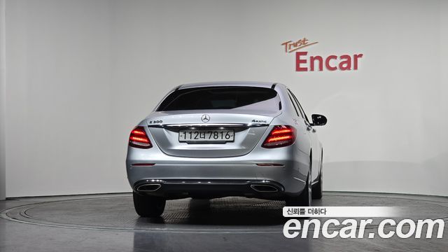 Mercedes-Benz E-Class E300 4MATIC Exclusive