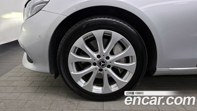 Mercedes-Benz E-Class E300 4MATIC Exclusive