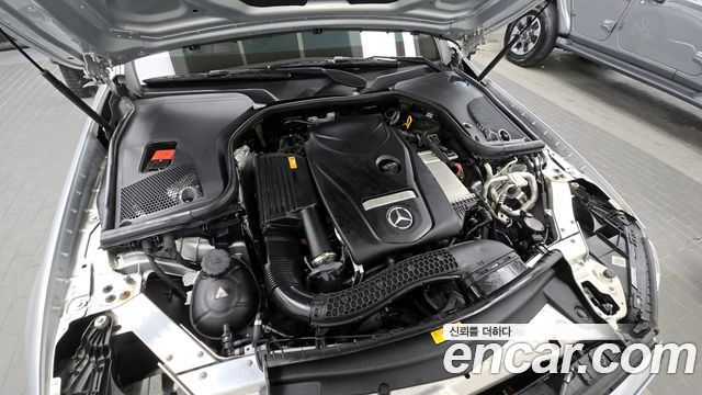 Mercedes-Benz E-Class E300 4MATIC Exclusive