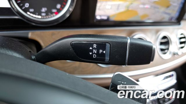 Mercedes-Benz E-Class E300 4MATIC Exclusive