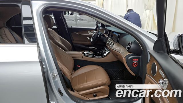 Mercedes-Benz E-Class E300 4MATIC Exclusive