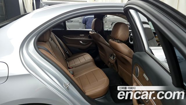 Mercedes-Benz E-Class E300 4MATIC Exclusive