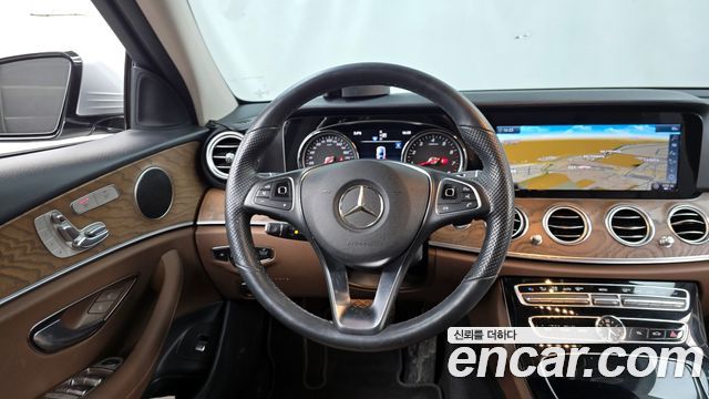 Mercedes-Benz E-Class E300 4MATIC Exclusive
