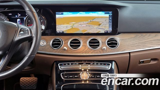 Mercedes-Benz E-Class E300 4MATIC Exclusive