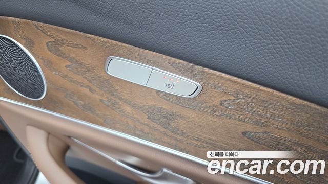 Mercedes-Benz E-Class E300 4MATIC Exclusive