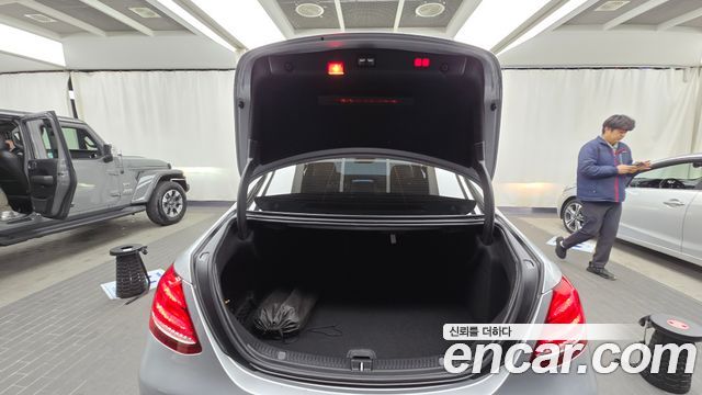 Mercedes-Benz E-Class E300 4MATIC Exclusive