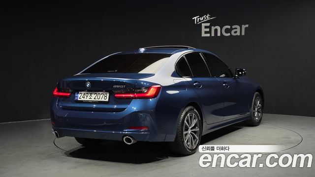 BMW 3-Series 320i