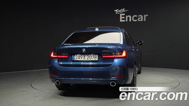 BMW 3-Series 320i