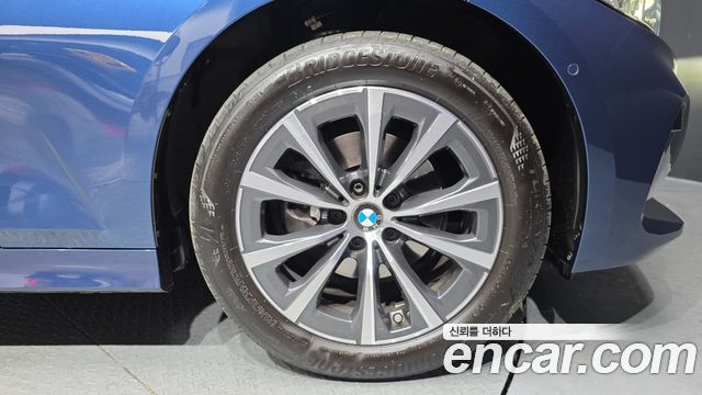 BMW 3-Series 320i