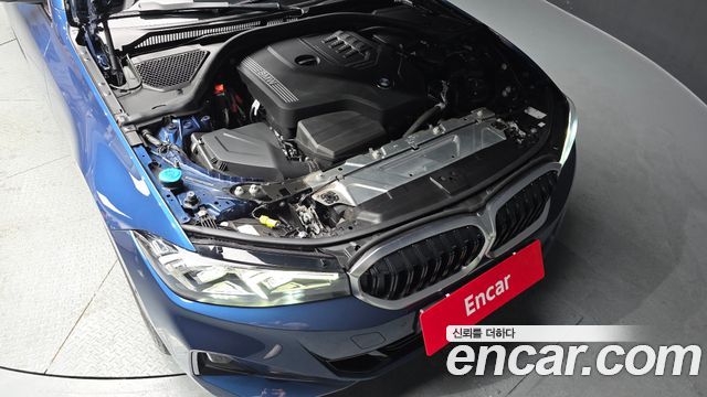 BMW 3-Series 320i