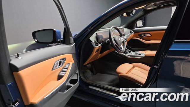 BMW 3-Series 320i