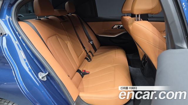 BMW 3-Series 320i