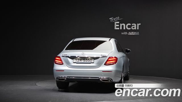 Mercedes-Benz E-Class E300 4MATIC Avnatgarde