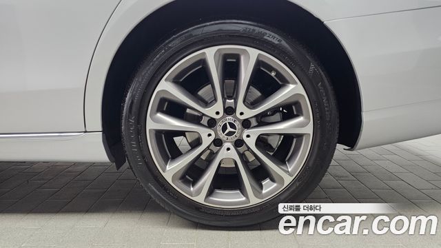 Mercedes-Benz E-Class E300 4MATIC Avnatgarde