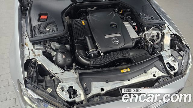 Mercedes-Benz E-Class E300 4MATIC Avnatgarde