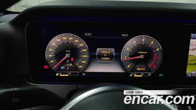 Mercedes-Benz E-Class E300 4MATIC Avnatgarde