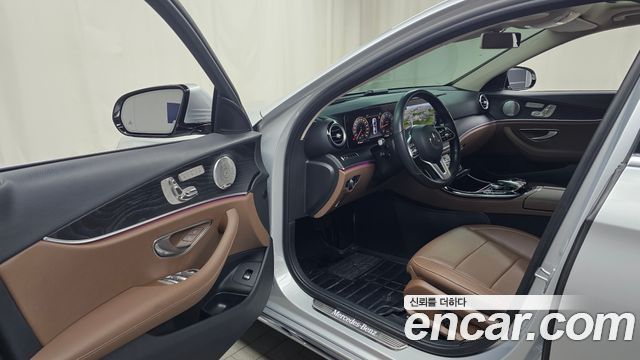 Mercedes-Benz E-Class E300 4MATIC Avnatgarde