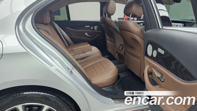 Mercedes-Benz E-Class E300 4MATIC Avnatgarde