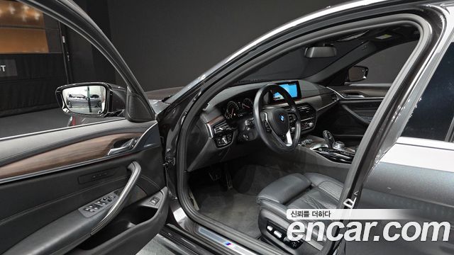 BMW 5-Series 530i xDrive M Sport Package Plus