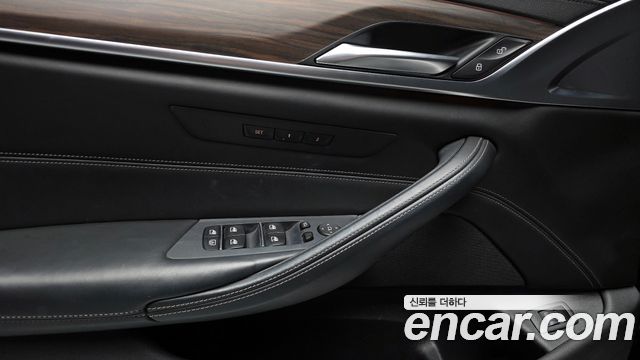 BMW 5-Series 530i xDrive M Sport Package Plus