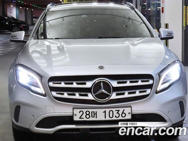 Mercedes-Benz GLA-Class GLA220