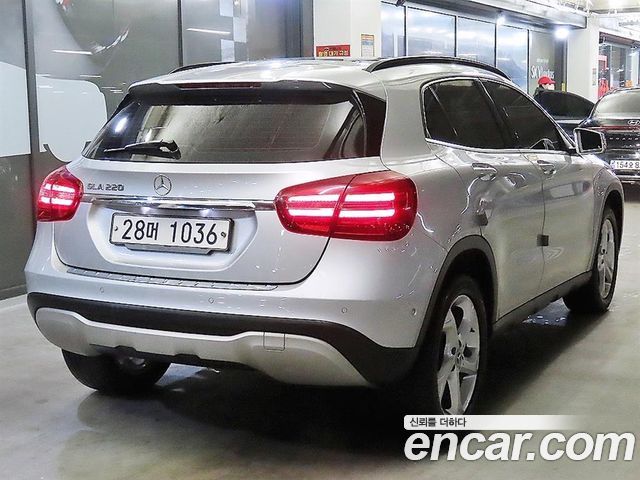 Mercedes-Benz GLA-Class GLA220