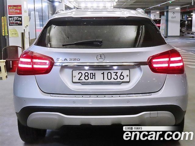 Mercedes-Benz GLA-Class GLA220