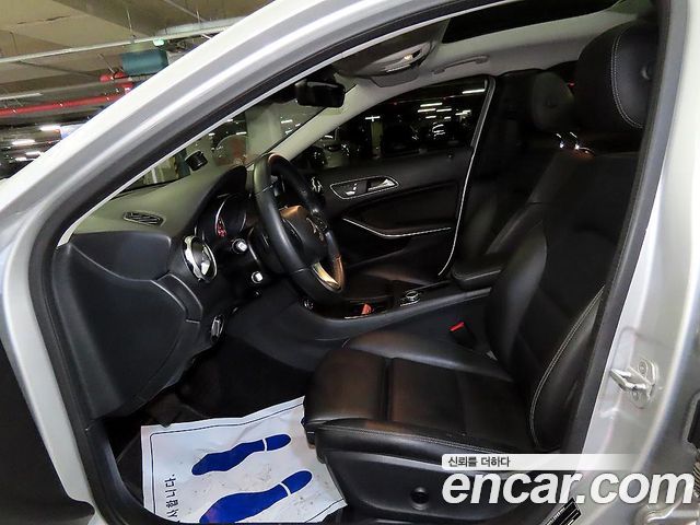 Mercedes-Benz GLA-Class GLA220