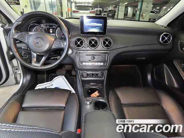 Mercedes-Benz GLA-Class GLA220