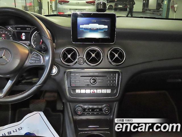 Mercedes-Benz GLA-Class GLA220