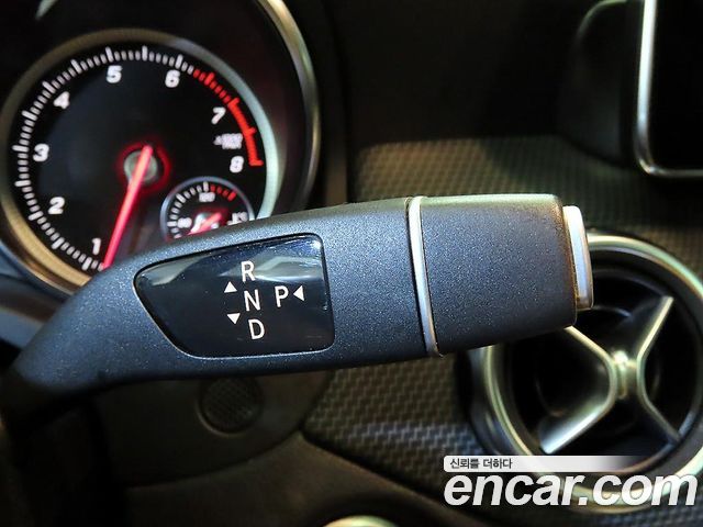 Mercedes-Benz GLA-Class GLA220