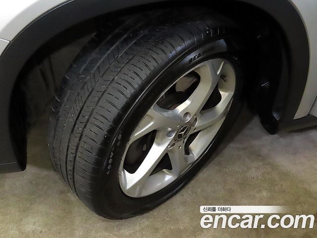 Mercedes-Benz GLA-Class GLA220