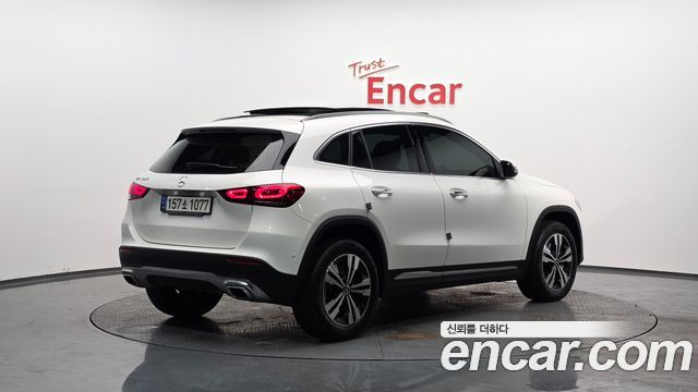 Mercedes-Benz GLA-Class GLA220